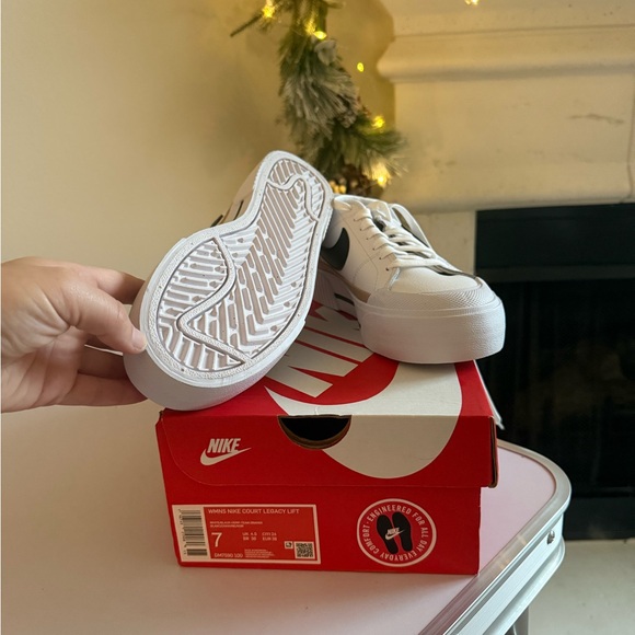 Nike Women’s Court Legacy - Picture 2 of 4